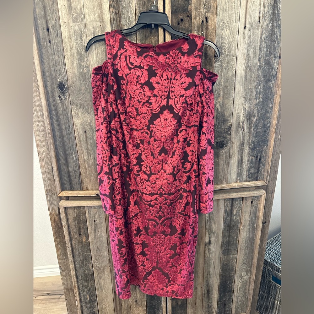Maggy London burgundy velvet dress size 4